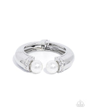 Load image into Gallery viewer, Paparazzi Breathtaking Balance - White Bracelet (2024 Convention Exclusive)