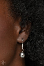 Load image into Gallery viewer, Paparazzi Lady In Waiting Pearl Necklace