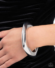 Load image into Gallery viewer, Paparazzi Rounded Reflection Silver Bracelet
