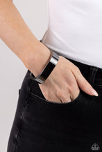 Load image into Gallery viewer, Paparazzi Boss Babe Basic - Black Bracelet
