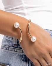 Load image into Gallery viewer, Paparazzi Effulgent Exemplar Gold Bracelet
