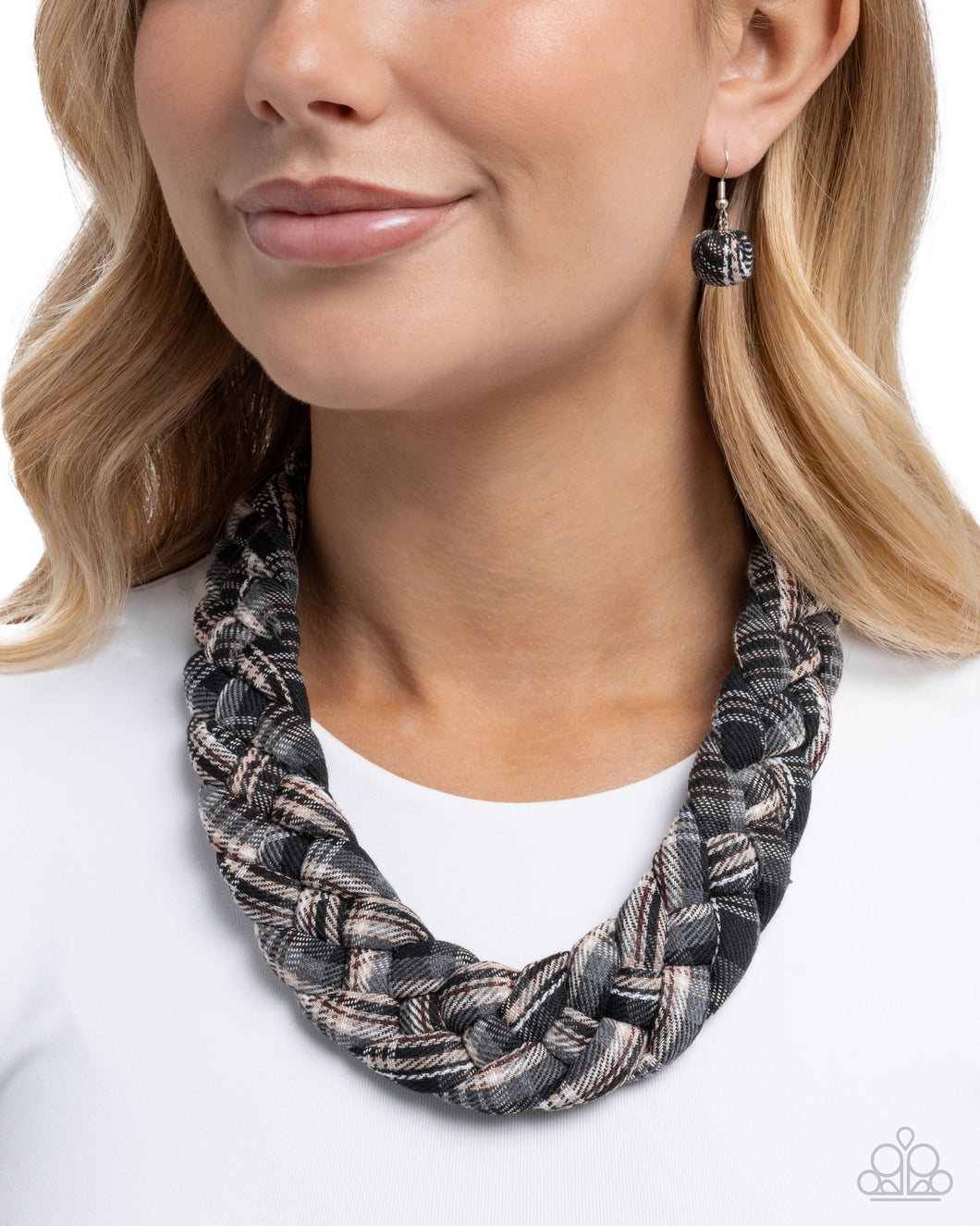 Paparazzi Fine Flannel Black Necklace