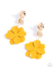 Load image into Gallery viewer, Paparazzi Malibu Moderato Gold Earring

