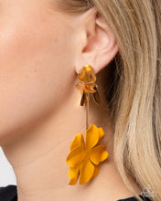 Load image into Gallery viewer, Paparazzi Malibu Moderato Gold Earring
