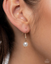 Load image into Gallery viewer, Paparazzi Paid in Pearls Gold Necklace/Bracelet Set
