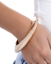 Load image into Gallery viewer, Paparazzi Rounded Reflection Gold Bracelet
