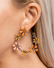 Load image into Gallery viewer, Paparazzi Wreathed Welcome Gold Earring
