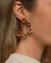 Load image into Gallery viewer, Paparazzi Wreathed Welcome Gold Earring

