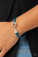 Load image into Gallery viewer, Paparazzi HAUTE Button Topic Blue Bracelet
