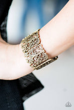 Load image into Gallery viewer, Paparazzi I Feel Vine Brass Bracelet
